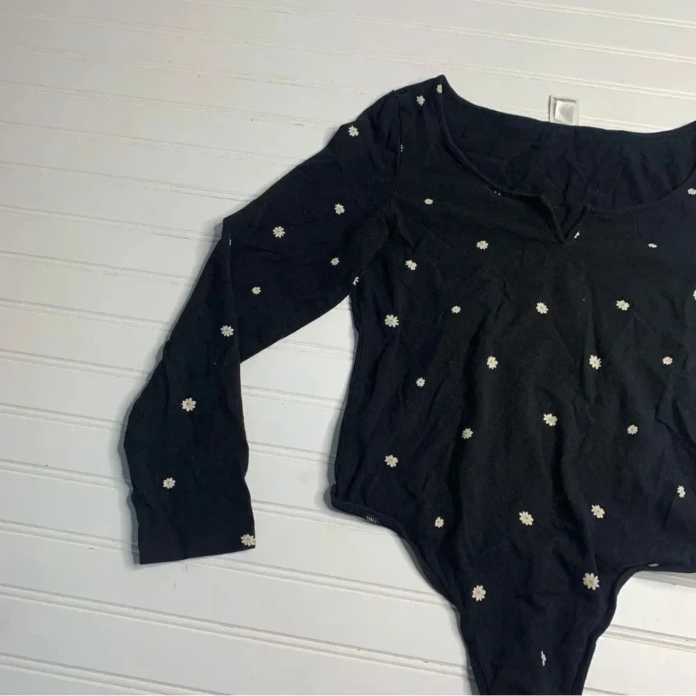 Victorias Secret Pink Long Sleeve Bodysuit Daisy - Picture 8 of 9